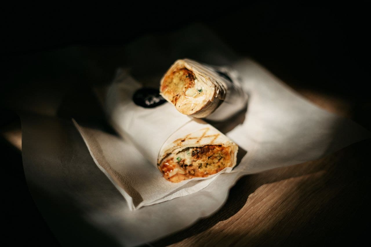 Вкуснейшая шаверма, спеши пробовать.